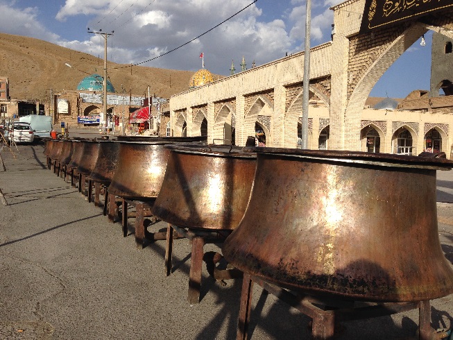 دیگ هایی برای نذری های امشب در مشهد اردهال